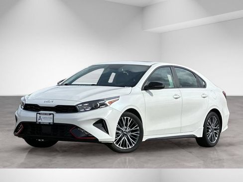 Used 2023 Kia Forte GT-Line w/ GT-Line Premium Package FWD image 2