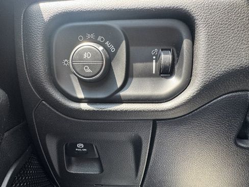 Used 2023 RAM 1500 Big Horn AWD/4WD image 30