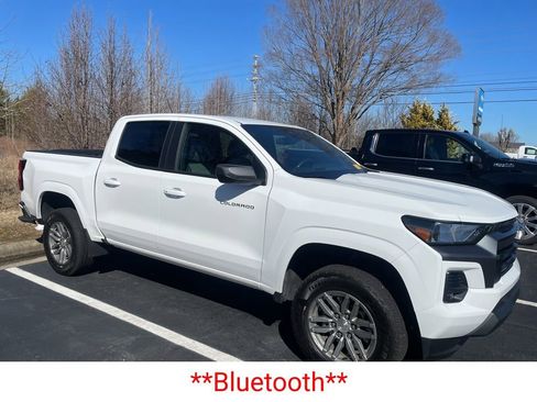 Used 2024 Chevrolet Colorado LT w/ LT Convenience Package image 2