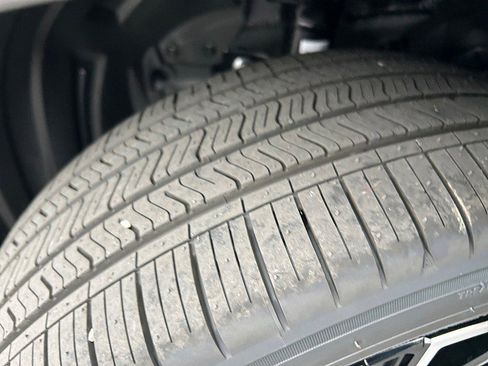 New 2026 Mitsubishi Outlander SEL image 9