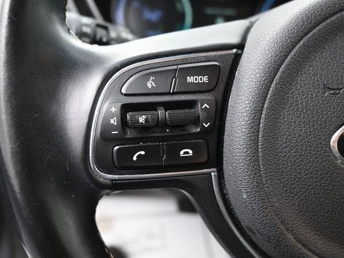 Used 2020 Kia Niro EX image 21