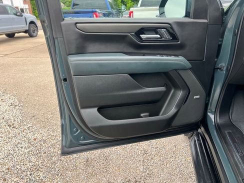 Used 2025 GMC Yukon AT4 AWD/4WD image 12
