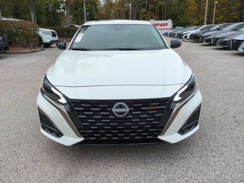 New 2025 Nissan Altima 2.5 SR w/ SR Premium Package FWD image 4
