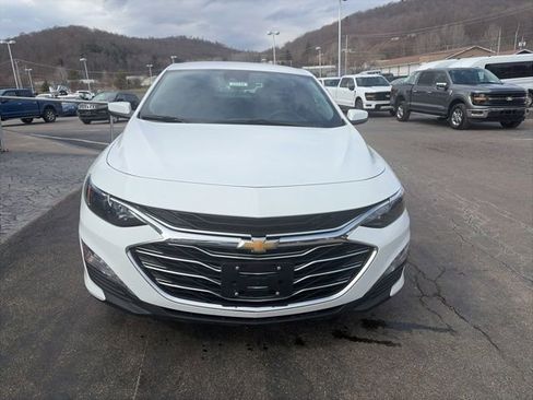 Used 2024 Chevrolet Malibu LT image 2