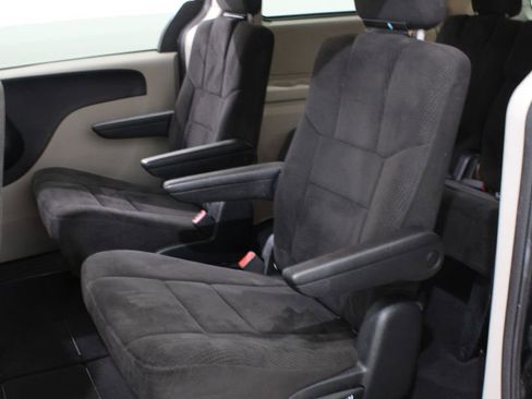Used 2012 Dodge Grand Caravan SXT image 13