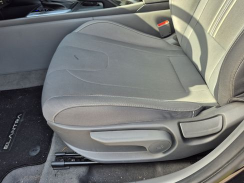 Certified 2023 Hyundai Elantra SEL FWD image 18