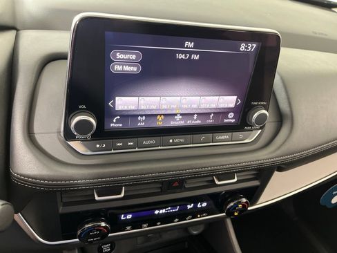 Used 2025 Nissan Rogue SV FWD image 30