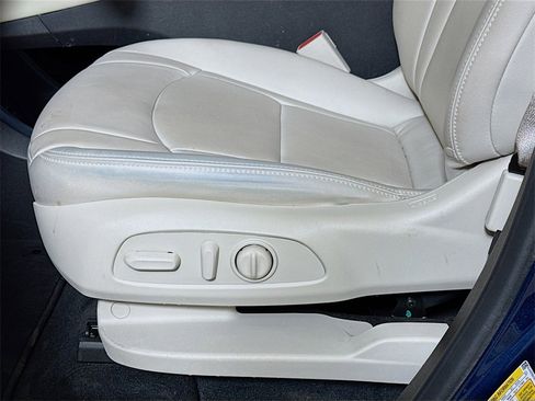 Used 2024 Buick Enclave Essence image 16