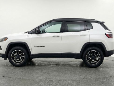 Used 2025 Jeep Compass Trailhawk AWD/4WD image 5