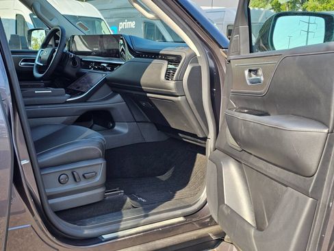 Used 2025 INFINITI QX80 Pure AWD/4WD image 14
