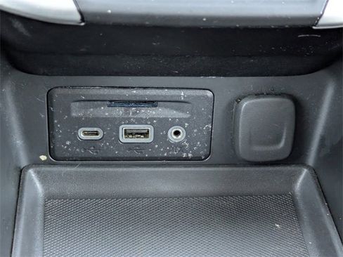 Used 2023 GMC Terrain SLT image 24