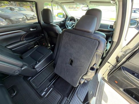 Used 2015 Toyota Highlander Limited AWD/4WD image 12