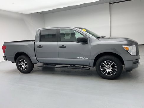 Used 2024 Nissan Titan SV image 12