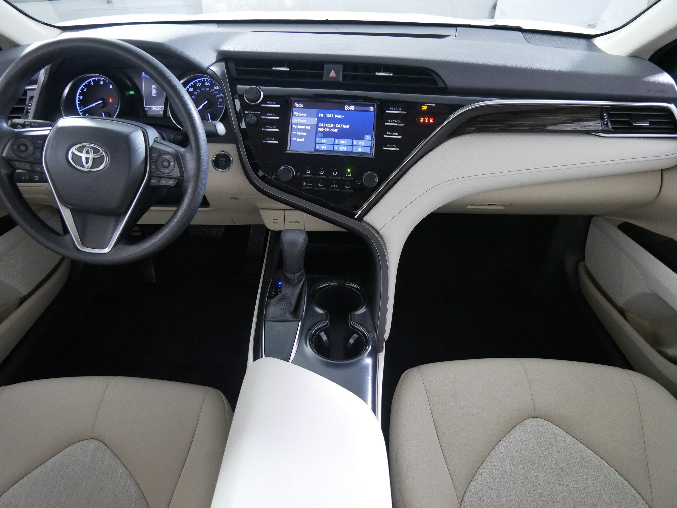 Used 2018 Toyota Camry LE w/ Convenience Package FWD image 10