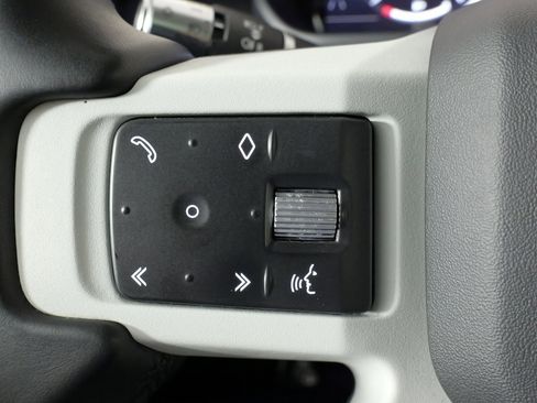 Used 2022 Land Rover Defender 110 SE image 44