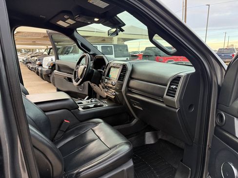 Used 2018 Ford Expedition XLT w/ Equipment Group 202A RWD image 15