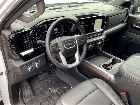 Used 2025 GMC Sierra 3500 SLT w/ SLT Premium Package AWD/4WD image 13