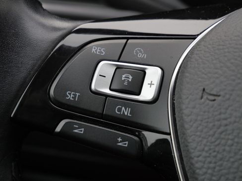 Certified 2020 Volkswagen Passat 2.0T SE image 32