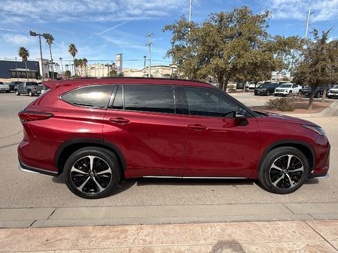 Used 2022 Toyota Highlander XSE image 5