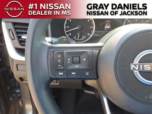 Used 2023 Nissan Rogue S FWD image 13