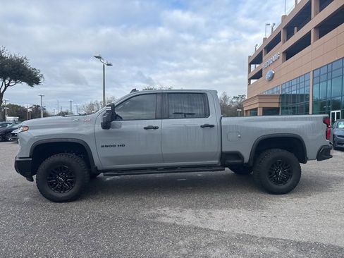 Used 2025 Chevrolet Silverado 2500 ZR2 image 2
