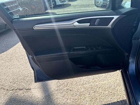 Used 2019 Ford Fusion SE FWD image 11