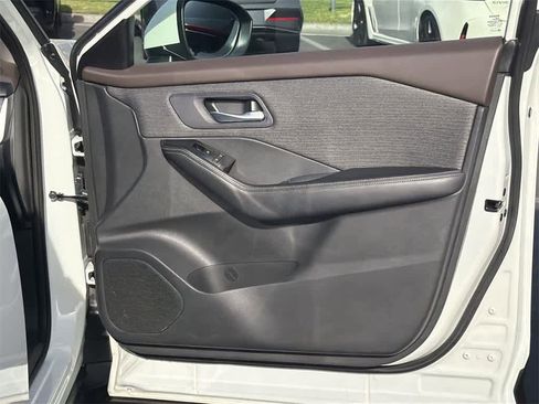 Used 2023 Nissan Rogue SV image 33