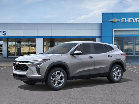 New 2026 Chevrolet Trax LS w/ LS Convenience Package FWD image 2