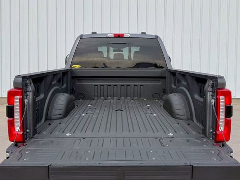 Used 2023 Ford F350 Lariat w/ Chrome Package image 15