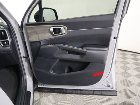 Used 2022 Kia Sorento EX w/ Panoramic Sunroof Package image 26