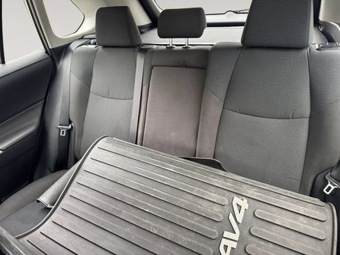 Used 2022 Toyota RAV4 LE AWD/4WD image 13