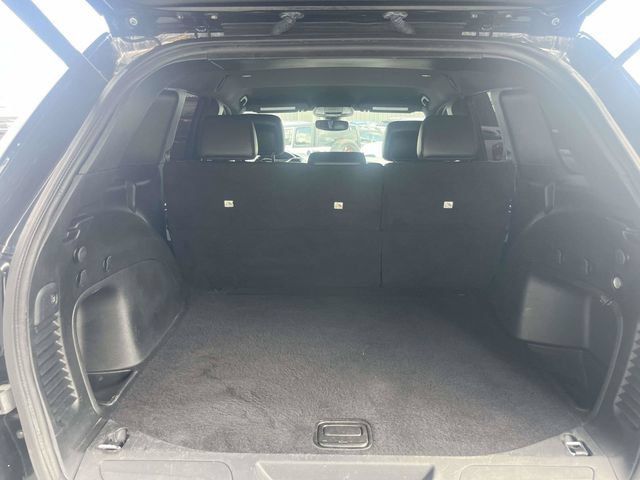 Used 2022 Jeep Grand Cherokee Laredo X RWD image 12