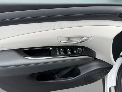 Used 2025 Hyundai Tucson Limited AWD/4WD image 13