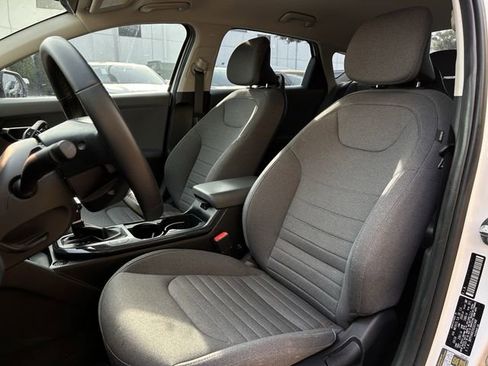 Used 2025 Kia K4 EX image 25