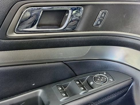 Used 2019 Ford Explorer XLT w/ Class III Trailer Tow Package FWD image 18
