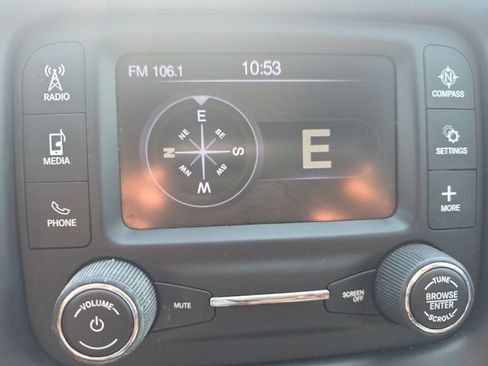 Used 2018 Jeep Compass Latitude FWD image 22
