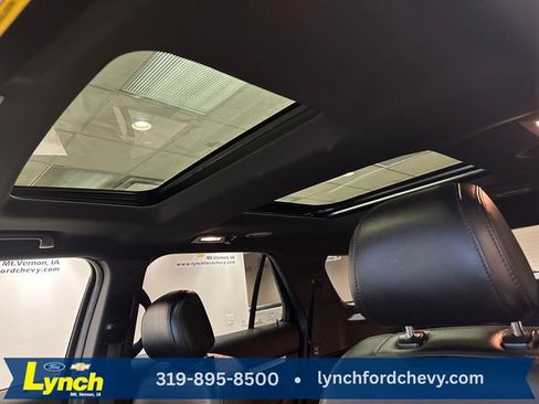 Used 2017 Ford Explorer XLT w/ Equipment Group 202A AWD/4WD image 4