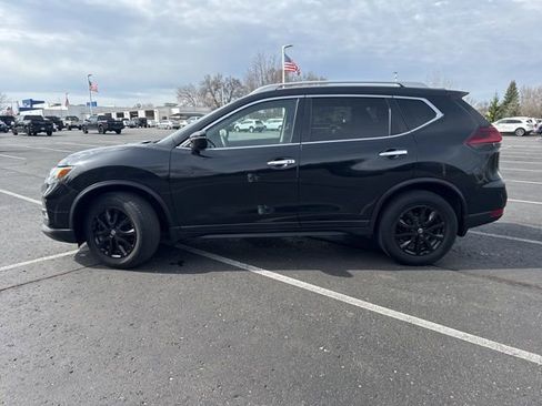 Used 2018 Nissan Rogue SV image 8