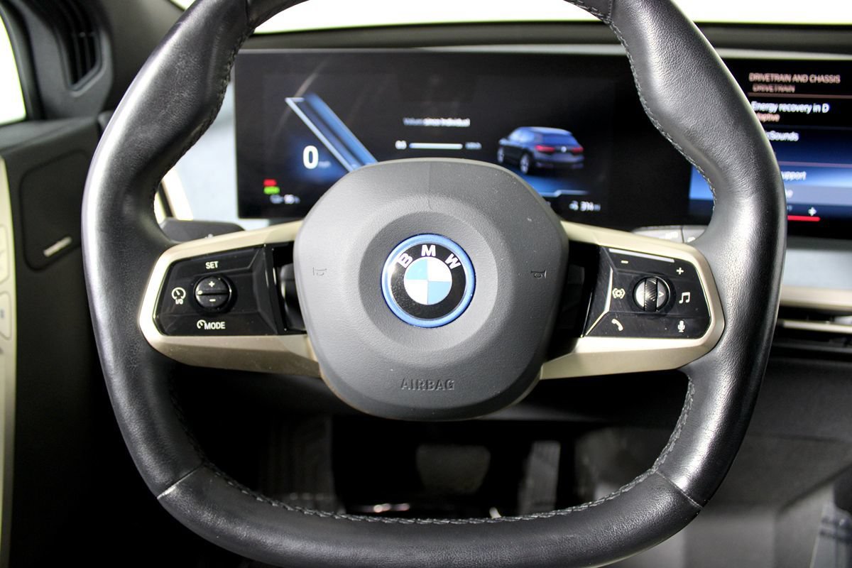 Used 2023 BMW iX xDrive50 w/ Sport Package AWD/4WD image 13