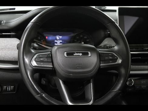 Used 2022 Jeep Compass Latitude w/ Sun and Sound Group AWD/4WD image 7