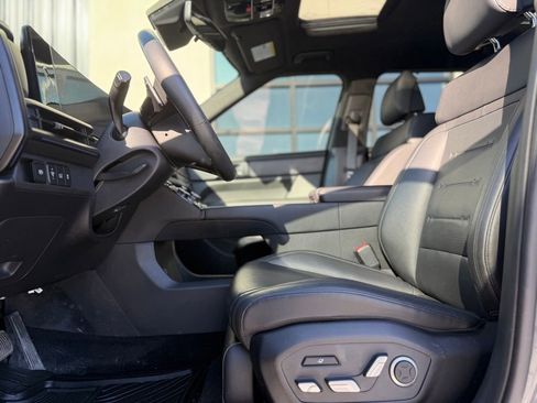 Used 2024 Hyundai Santa Fe Calligraphy image 9