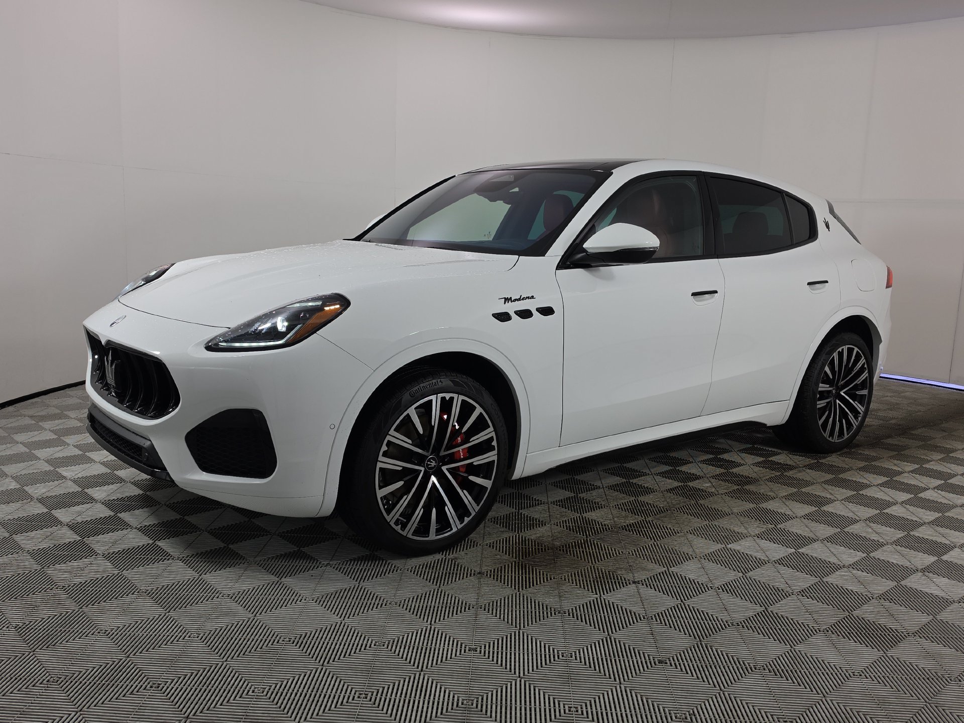 Used 2025 Maserati Grecale Modena AWD/4WD image 3