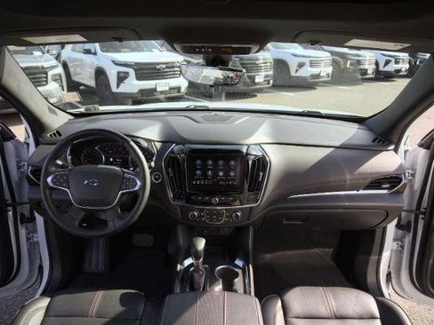 Used 2023 Chevrolet Traverse RS AWD/4WD image 19