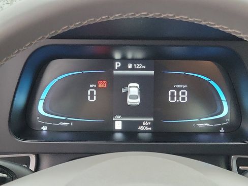 Certified 2025 Hyundai Elantra Sport image 7