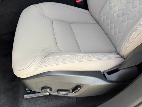 New 2026 Volvo XC90 B5 Plus w/ Protection Package Premier AWD/4WD image 13