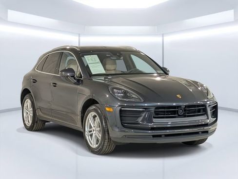 Certified 2025 Porsche Macan AWD/4WD image 9