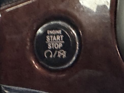 Used 2012 Jeep Grand Cherokee Limited w/ Luxury Group II image 17