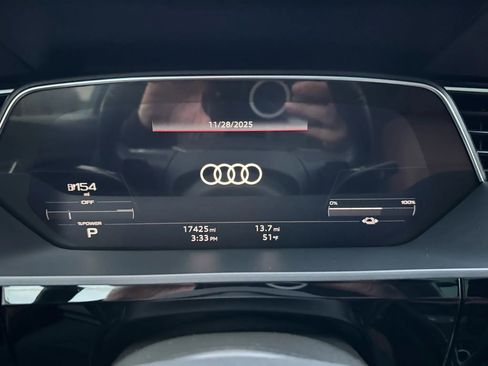 Used 2022 Audi e-tron Premium Plus image 33