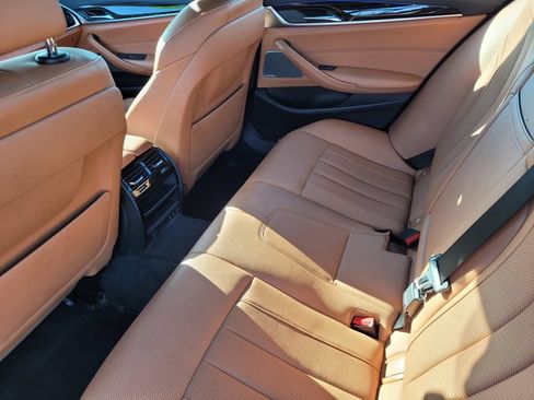 Used 2021 BMW 530i w/ Premium Package RWD image 10