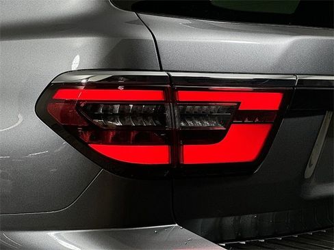 Used 2024 Nissan Armada SV image 33